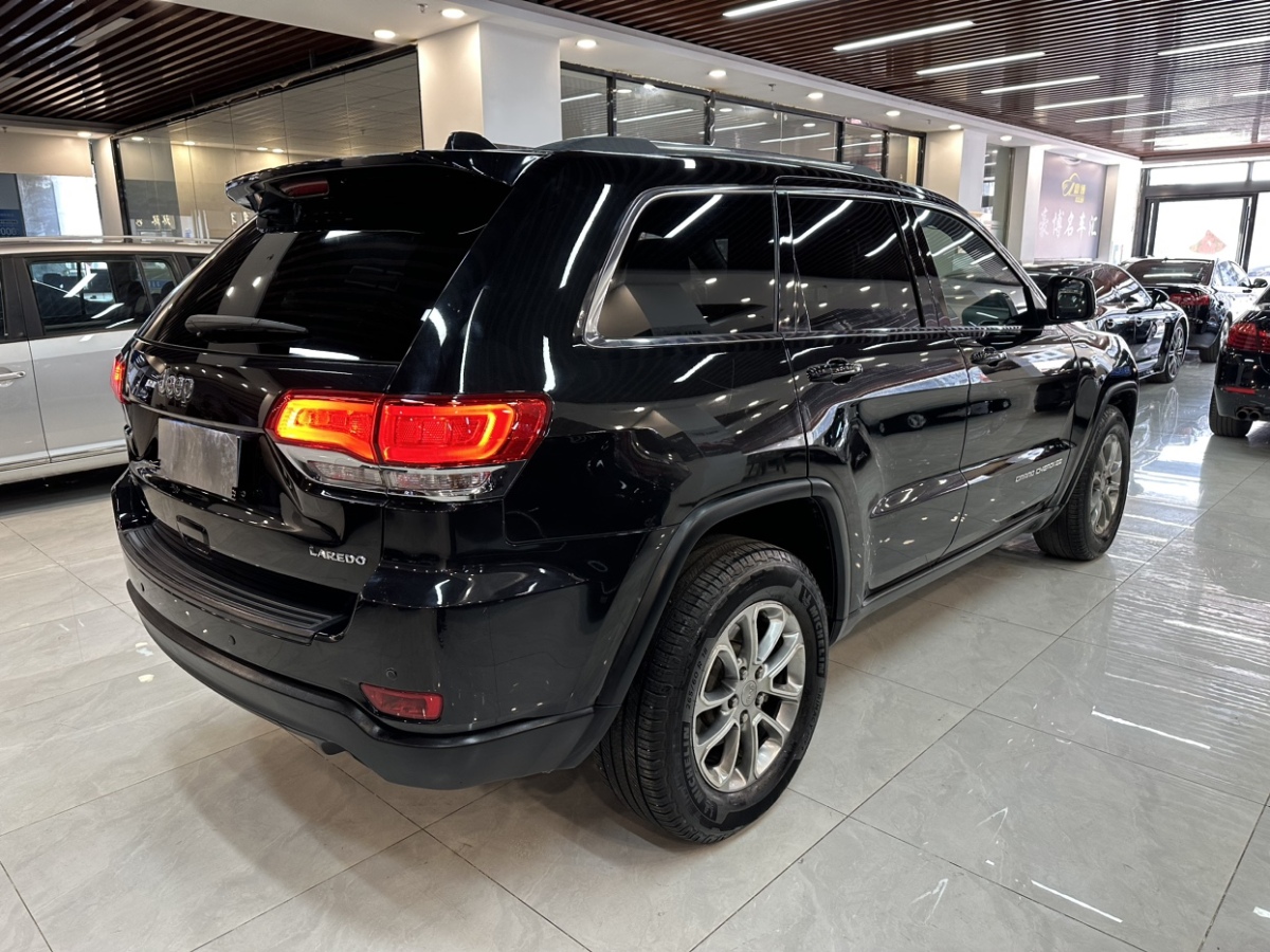 Jeep 大切諾基  2014款 3.6L 舒適導(dǎo)航版圖片