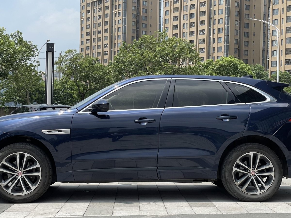 捷豹 F-PACE  2016款 2.0T 兩驅(qū)R-Sport運動版圖片