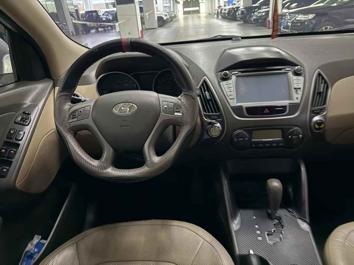 現(xiàn)代 ix35  2012款 2.0 GLS 四驅(qū)尊貴導(dǎo)航版圖片