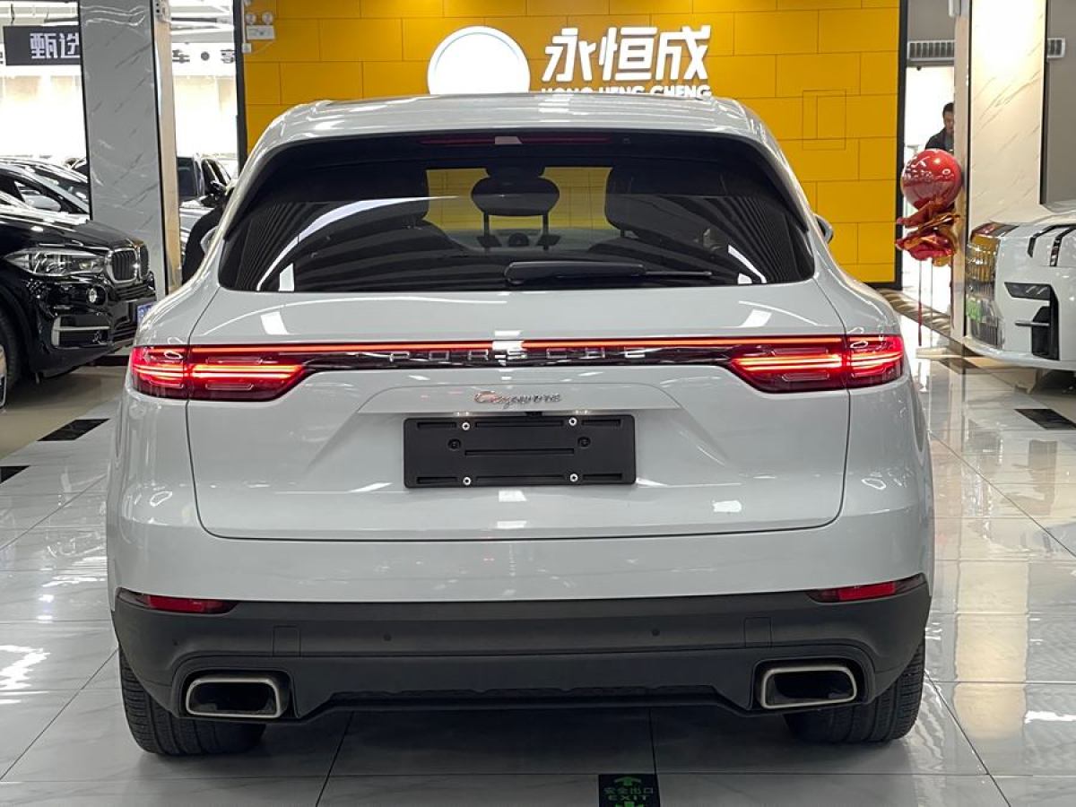 保時(shí)捷 Cayenne  2022款 Cayenne 3.0T 鉑金版圖片