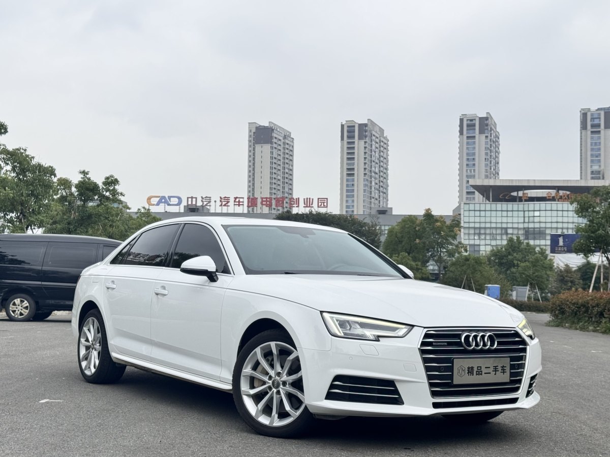 2017年8月奧迪 奧迪A4L  2017款 45 TFSI quattro 運(yùn)動(dòng)型