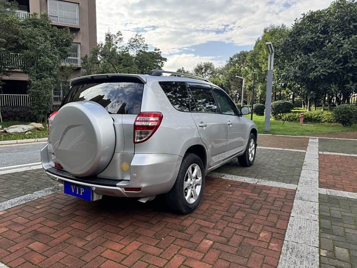 豐田 RAV4榮放  2009款 2.0L 自動經(jīng)典版圖片