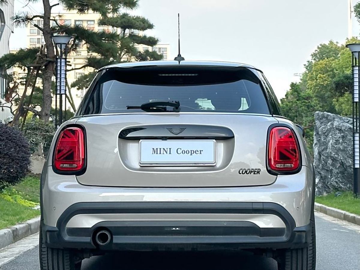 MINI MINI  2023款 1.5T COOPER 藝術(shù)家 五門版圖片