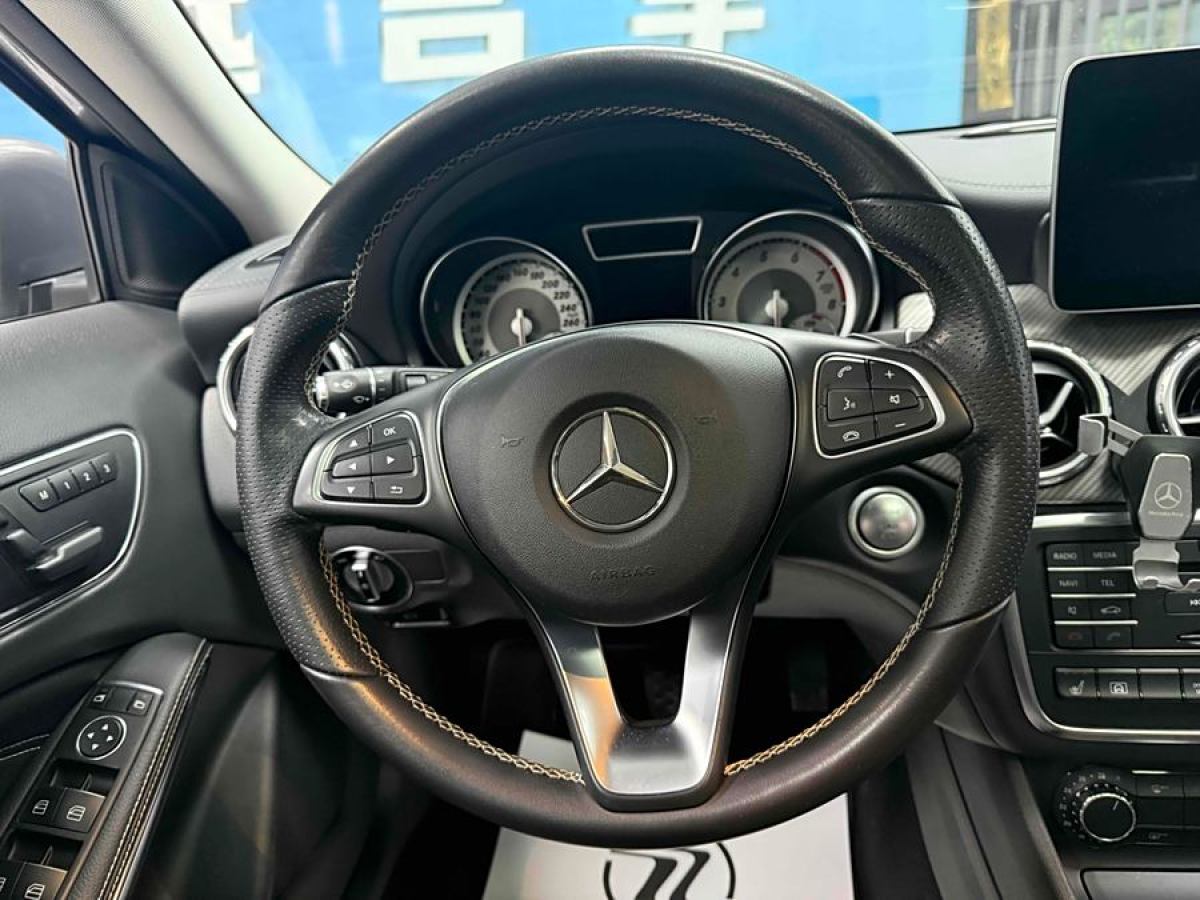 奔馳 奔馳GLA  2017款 GLA 220 4MATIC 時(shí)尚型圖片