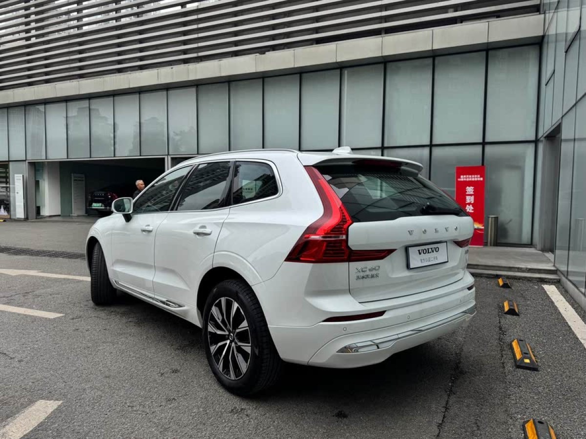 沃爾沃 XC60  2025款 B5 四驅(qū)智遠(yuǎn)豪華版圖片