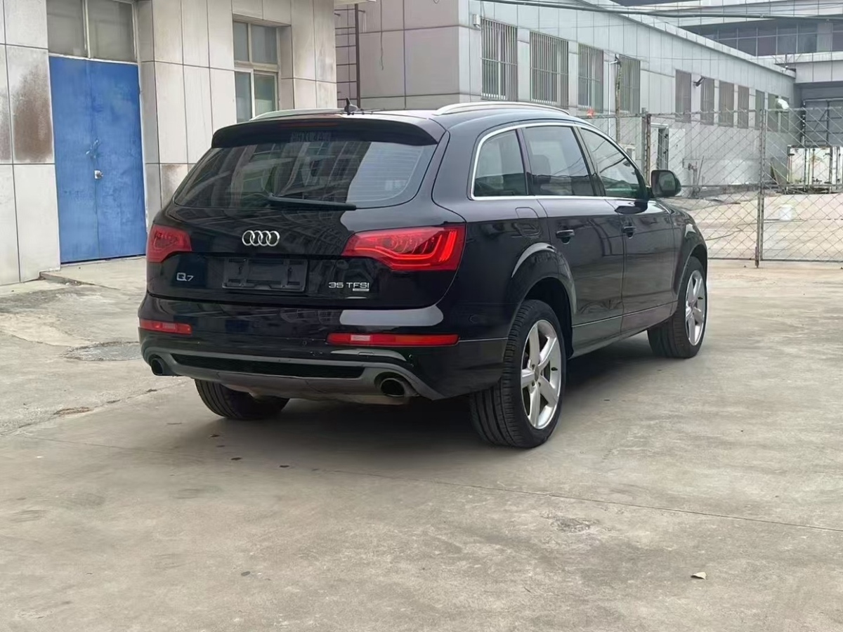 奧迪 奧迪Q7  2014款 35 TFSI 運(yùn)動(dòng)型圖片