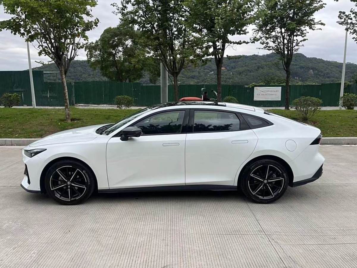 長(zhǎng)安 長(zhǎng)安UNI-V  2022款 1.5T 尊貴型圖片