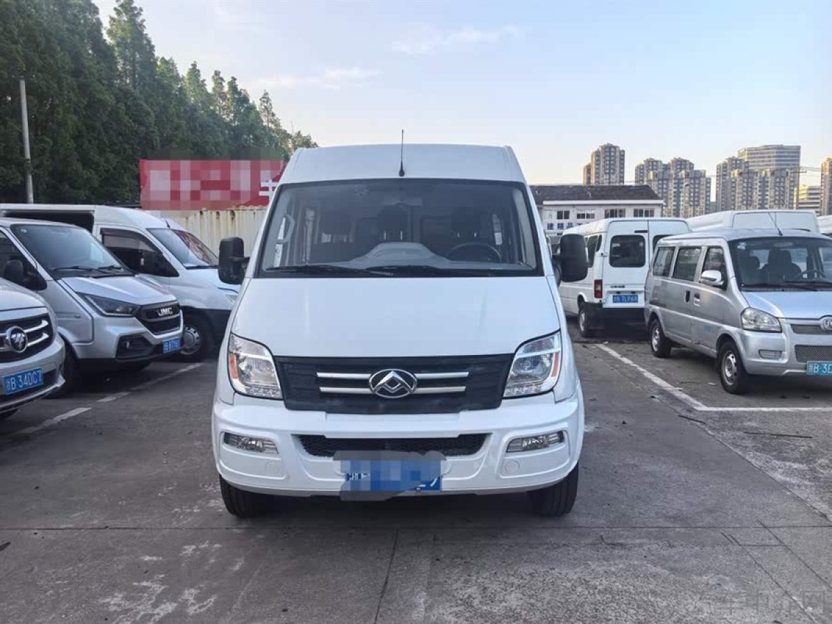 上汽大通 V80  2021款 2.0T PLUS 手動傲運(yùn)通短軸中頂5/6座圖片