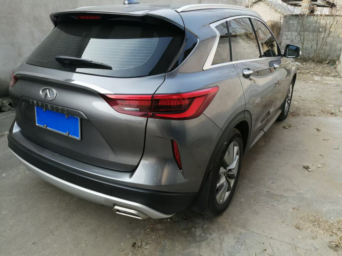 英菲尼迪 QX50  2020款 改款 2.0T 兩驅(qū)時(shí)尚版圖片