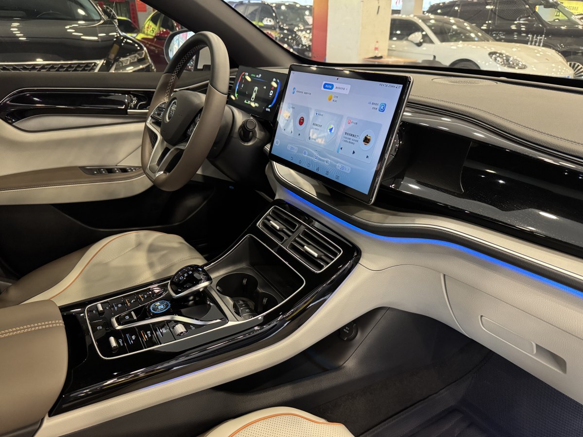 比亞迪 秦PLUS  2024款 榮耀版 DM-i 120KM卓越型圖片