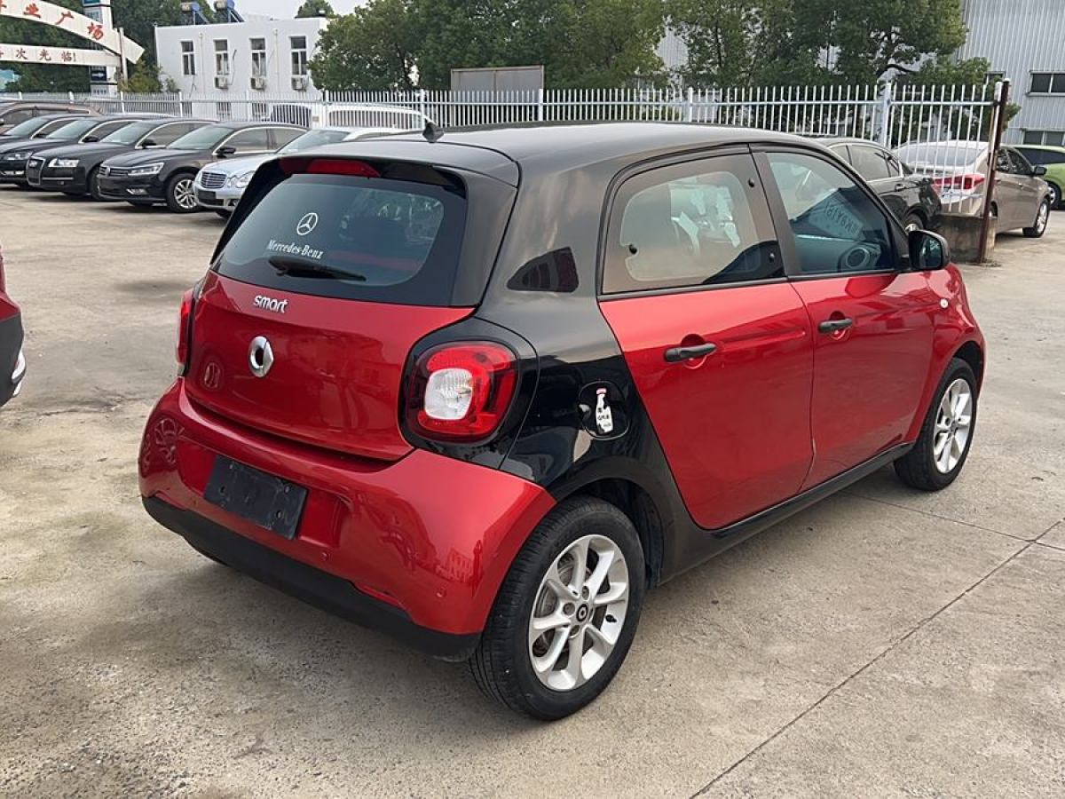 2018年11月smart forfour  2016款 1.0L 52千瓦靈動版