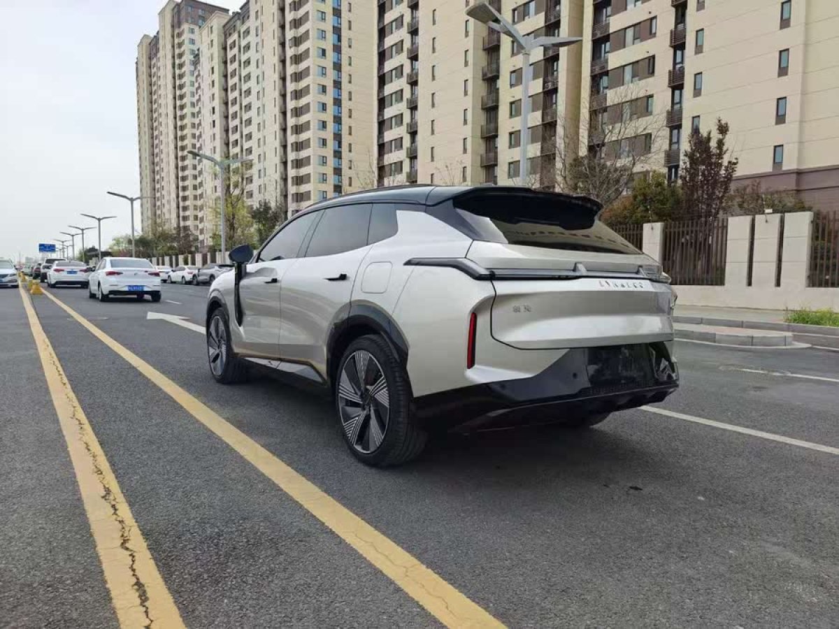 領(lǐng)克 領(lǐng)克08新能源  2023款 120km 長(zhǎng)續(xù)航Halo圖片