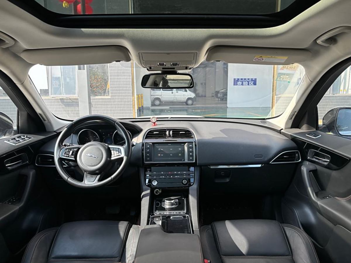 捷豹 F-PACE  2018款 2.0T 兩驅(qū)都市尊享版圖片