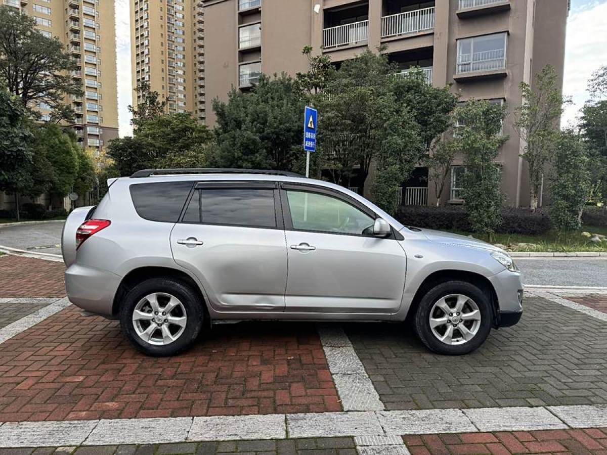 2010年8月豐田 RAV4榮放  2009款 2.0L 自動經(jīng)典版