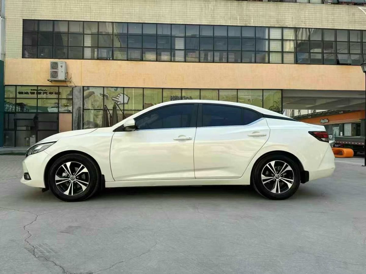 日產(chǎn) 軒逸  2021款 1.6L XL CVT暗夜版圖片