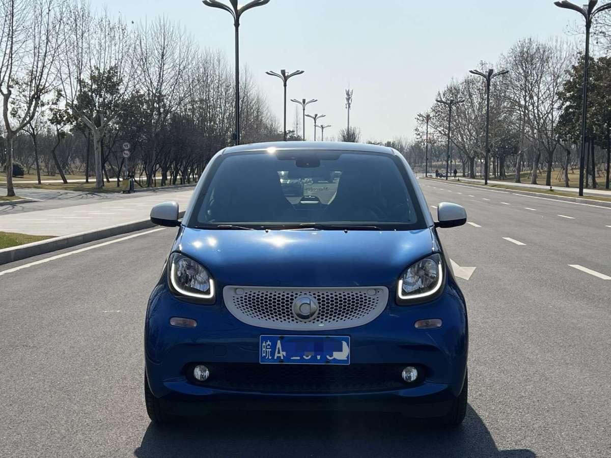 smart fortwo  2017款 1.0L 52千瓦硬頂摯愛特別版圖片