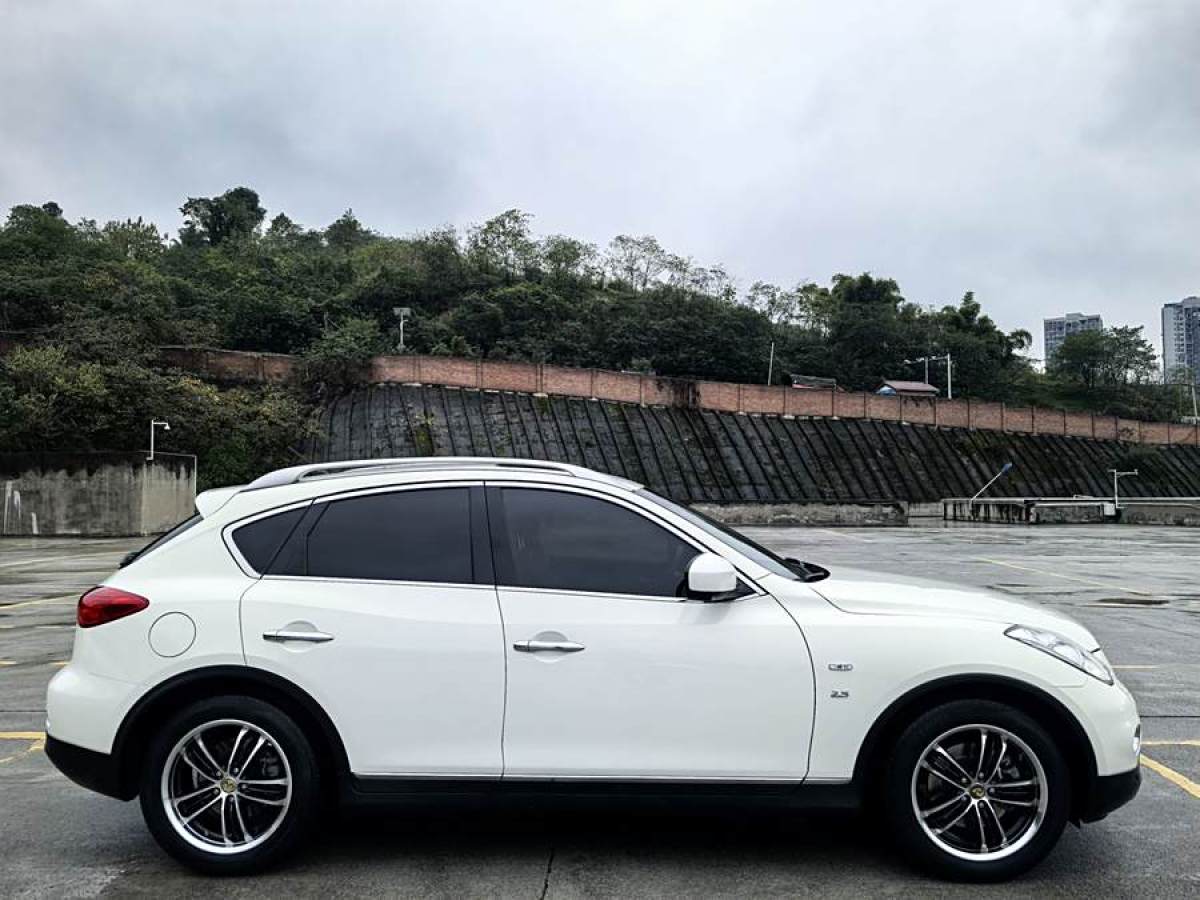 英菲尼迪 QX50  2013款 2.5L 兩驅(qū)優(yōu)雅版圖片