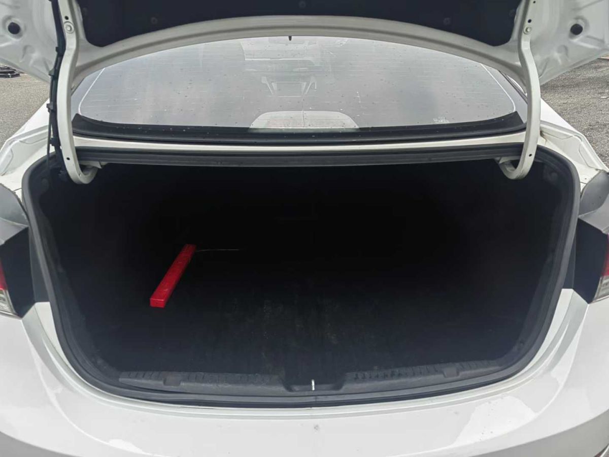 現(xiàn)代 朗動  2015款 1.6L 自動時尚型圖片