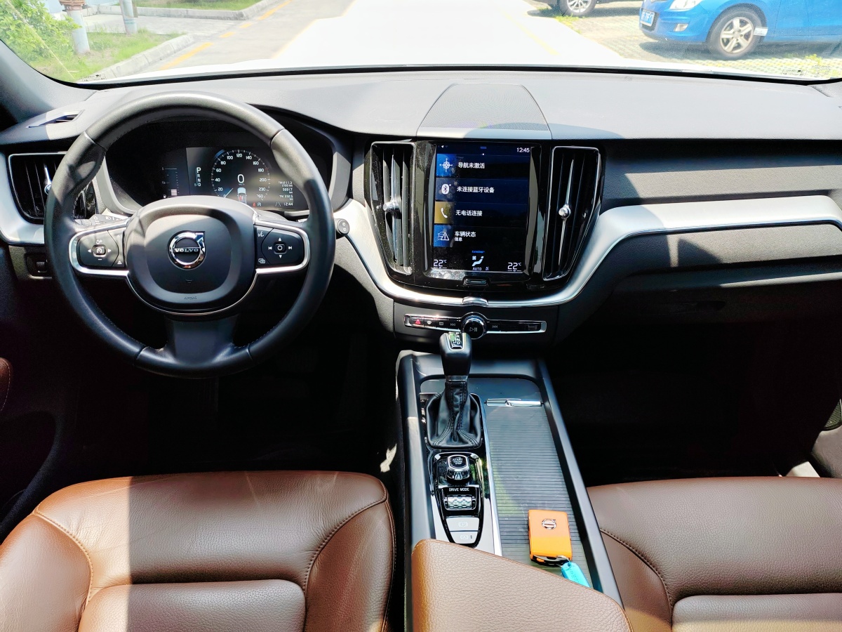 沃爾沃 XC60  2021款 T5 四驅(qū)智逸豪華版圖片