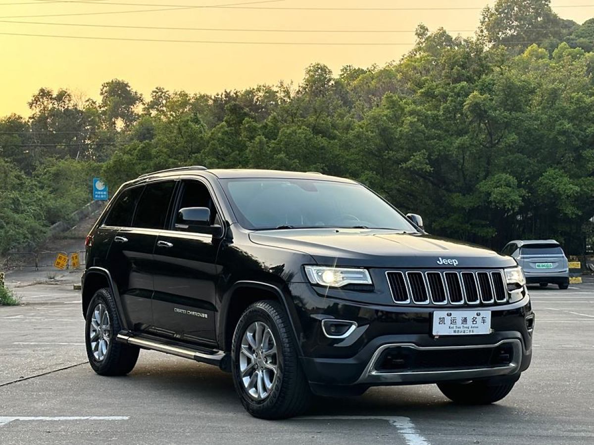 Jeep 大切諾基  2016款 3.0L 舒享導(dǎo)航版圖片