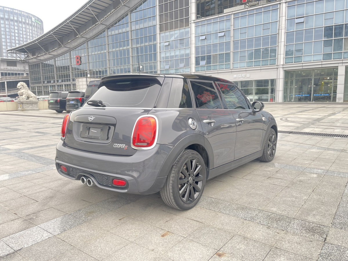 MINI MINI  2021款 2.0T COOPER S 經(jīng)典派 五門版圖片