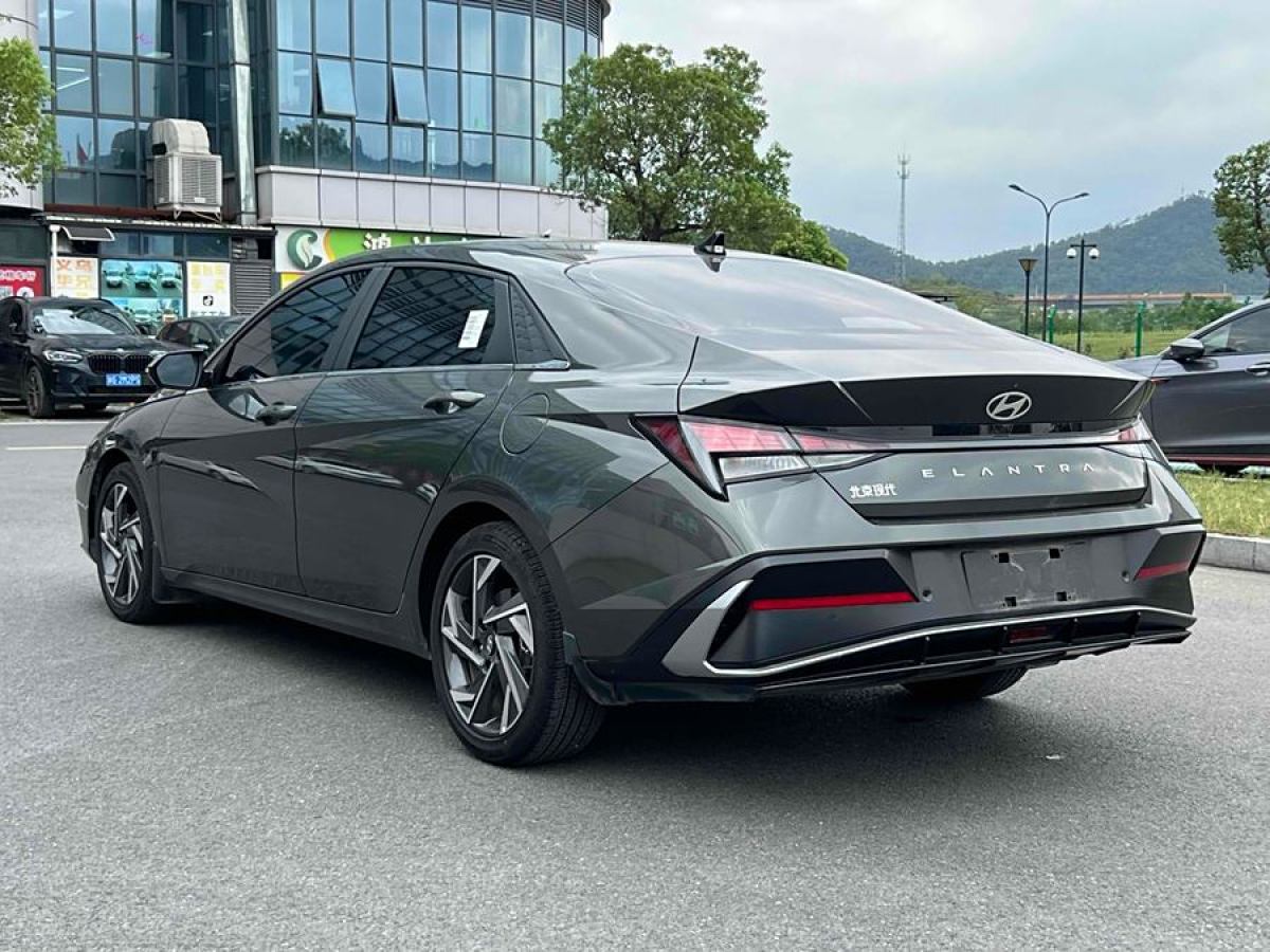 現(xiàn)代 伊蘭特  2023款 1.5L CVT LUX尊貴版圖片