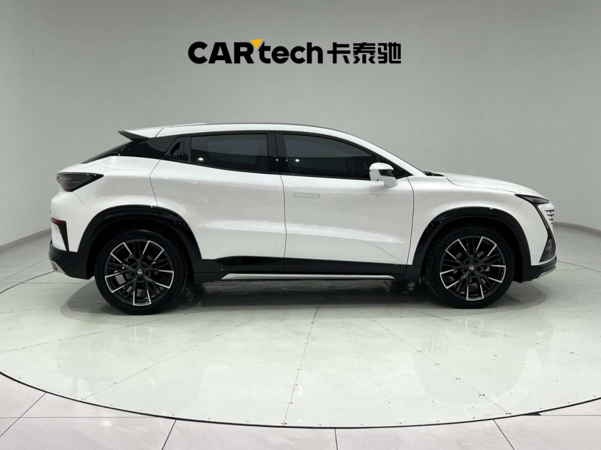 長(zhǎng)安 UNI-T  2023款 1.5T 尊貴型圖片