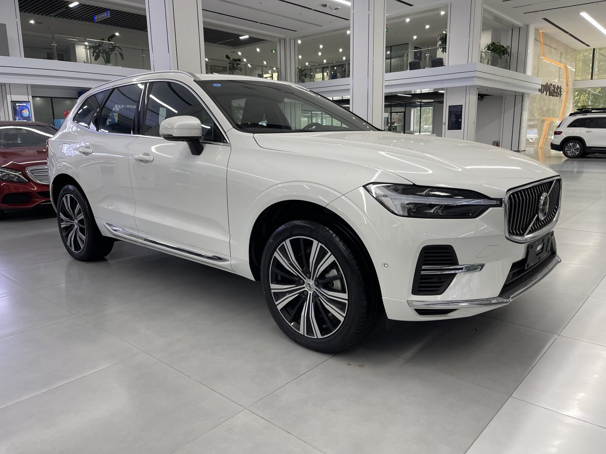 沃爾沃 XC60新能源  2024款 T8 插電混動 長續(xù)航四驅(qū)智遠豪華版圖片