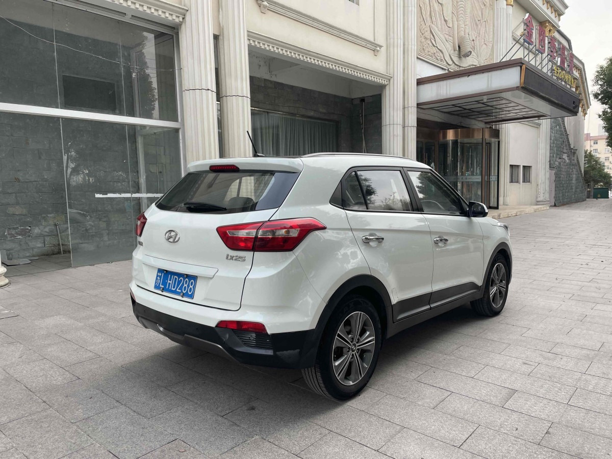 現(xiàn)代 ix25  2015款 1.6L 自動兩驅(qū)尊貴型DLX圖片