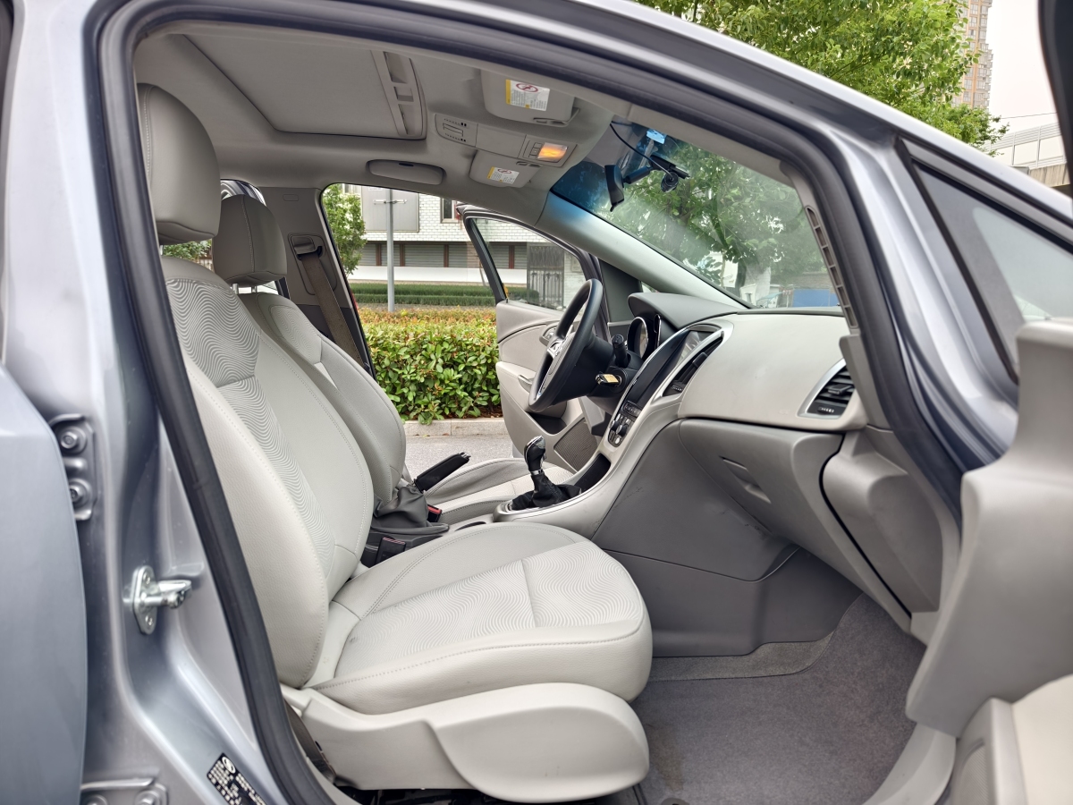 別克 英朗  2013款 XT 1.6L 手動進取版圖片