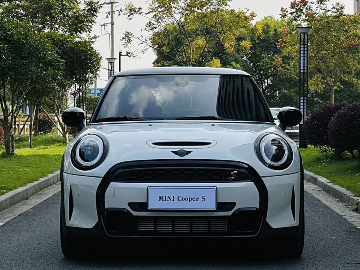 MINI MINI  2023款 改款 2.0T COOPER S 藝術(shù)家圖片