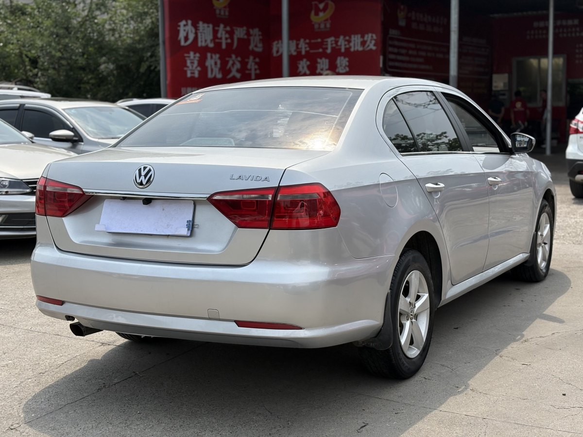 大眾 朗逸  2013款 改款經(jīng)典 1.6L 手動風(fēng)尚版圖片