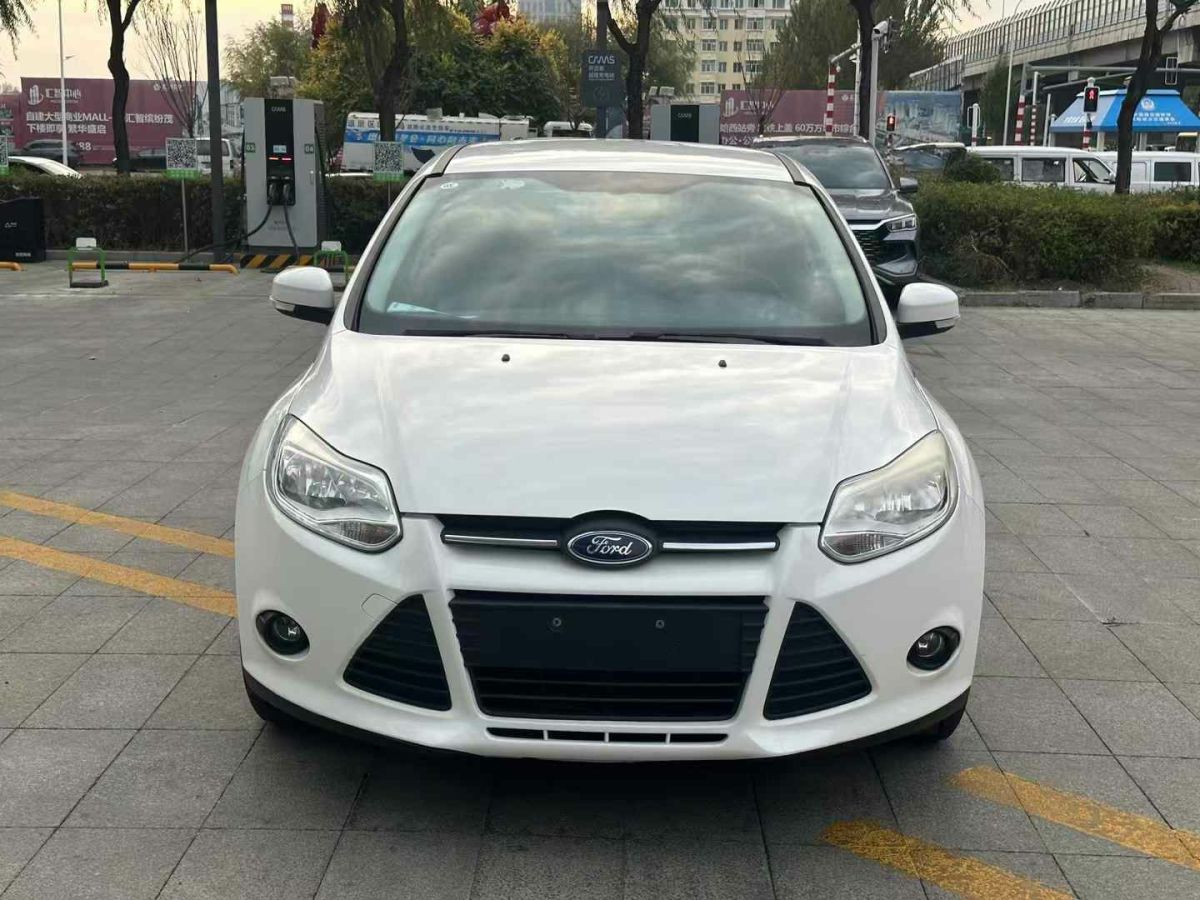 福特 ?？怂? 2013款 三廂經(jīng)典 1.8L 自動基本型圖片