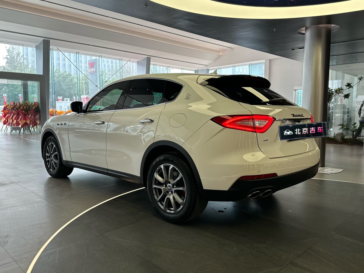 2020年8月瑪莎拉蒂 Levante  2019款 3.0T 350Hp 標(biāo)準(zhǔn)版 國(guó)VI