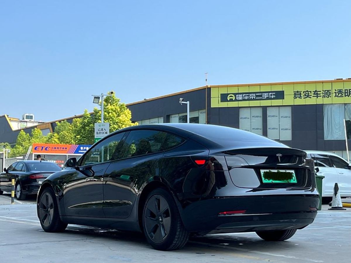 特斯拉 Model Y  2021款 改款 標(biāo)準(zhǔn)續(xù)航后驅(qū)升級版圖片