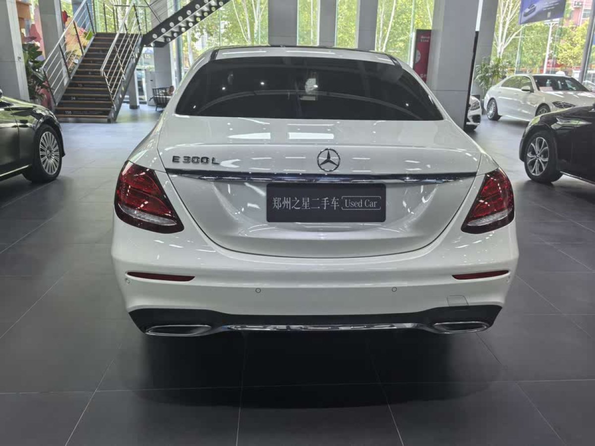 奔馳 奔馳E級(jí)  2018款 改款 E 300 L 運(yùn)動(dòng)豪華型圖片