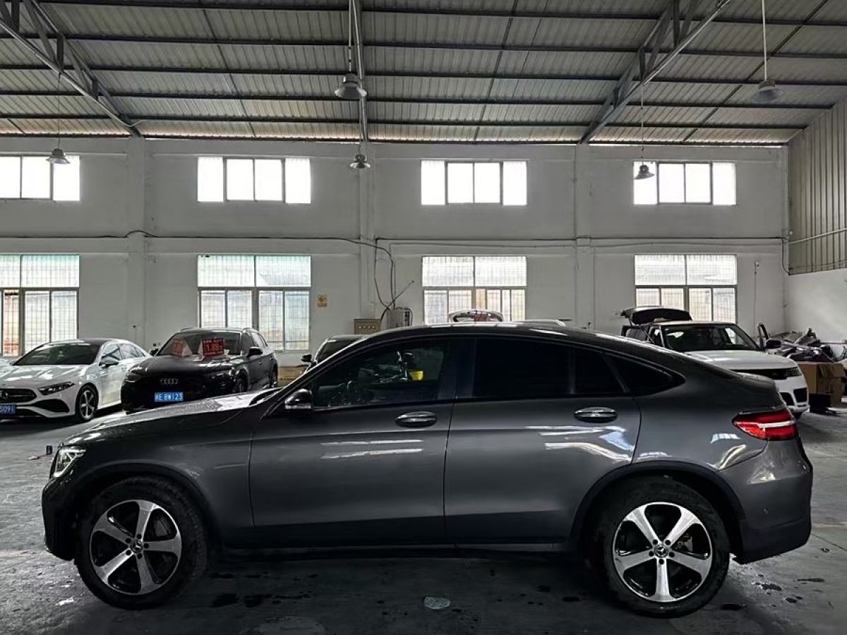 2017年5月奔馳 奔馳GLC  2023款 GLC 300 4MATIC 轎跑SUV