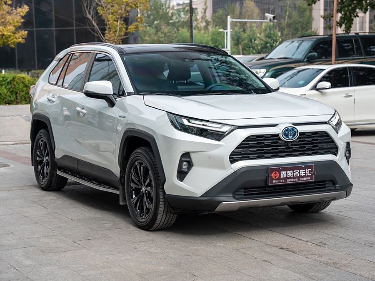 2024年6月豐田 RAV4榮放  2023款 雙擎 2.5L E-CVT四驅(qū)精英Plus版