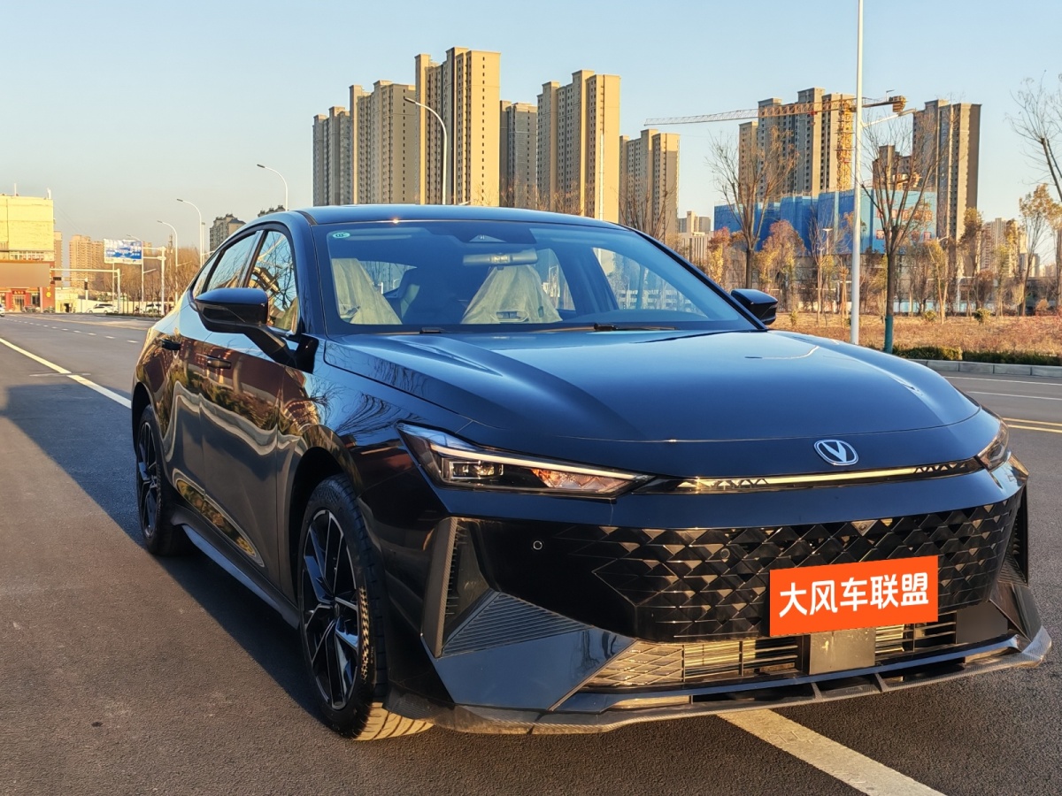 長(zhǎng)安 長(zhǎng)安UNI-V 智電iDD  2024款 藍(lán)鯨智電iDD 136km 智酷型圖片