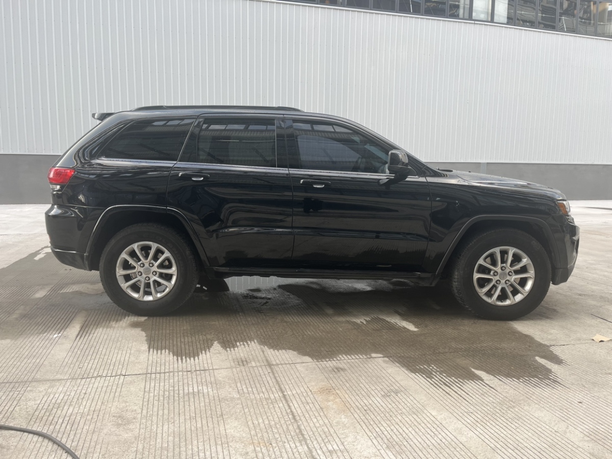 Jeep 大切諾基  2015款 3.0TD 柴油 精英導(dǎo)航版圖片