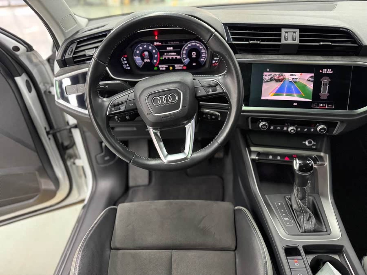 奧迪 奧迪Q3  2019款  35 TFSI 進(jìn)取動(dòng)感型圖片