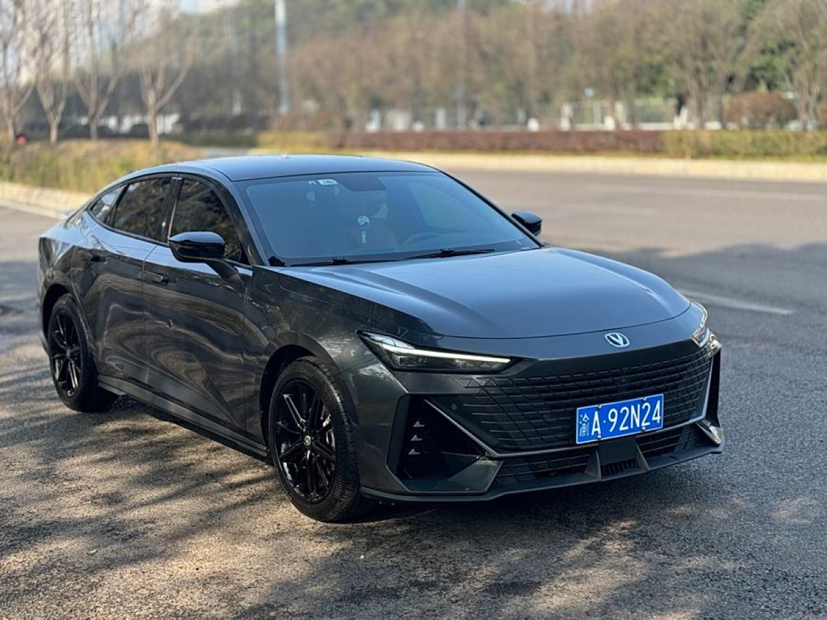 長(zhǎng)安 長(zhǎng)安UNI-V  2022款 1.5T 尊貴型圖片