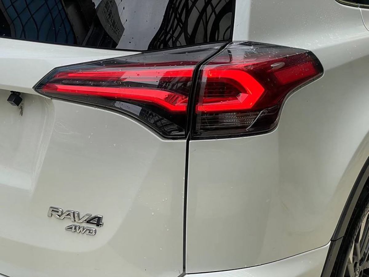 2018年7月豐田 RAV4榮放  2018款 2.5L 自動(dòng)四驅(qū)精英i版