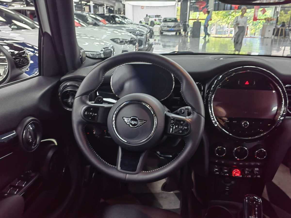 MINI MINI  2023款 2.0T COOPER S 藝術(shù)家 五門版圖片