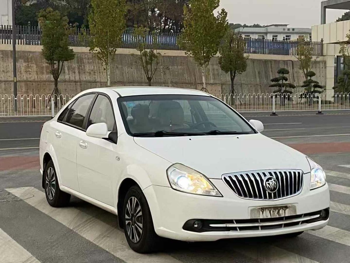 啟辰 R50  2013款 1.6L 北斗導(dǎo)航版圖片