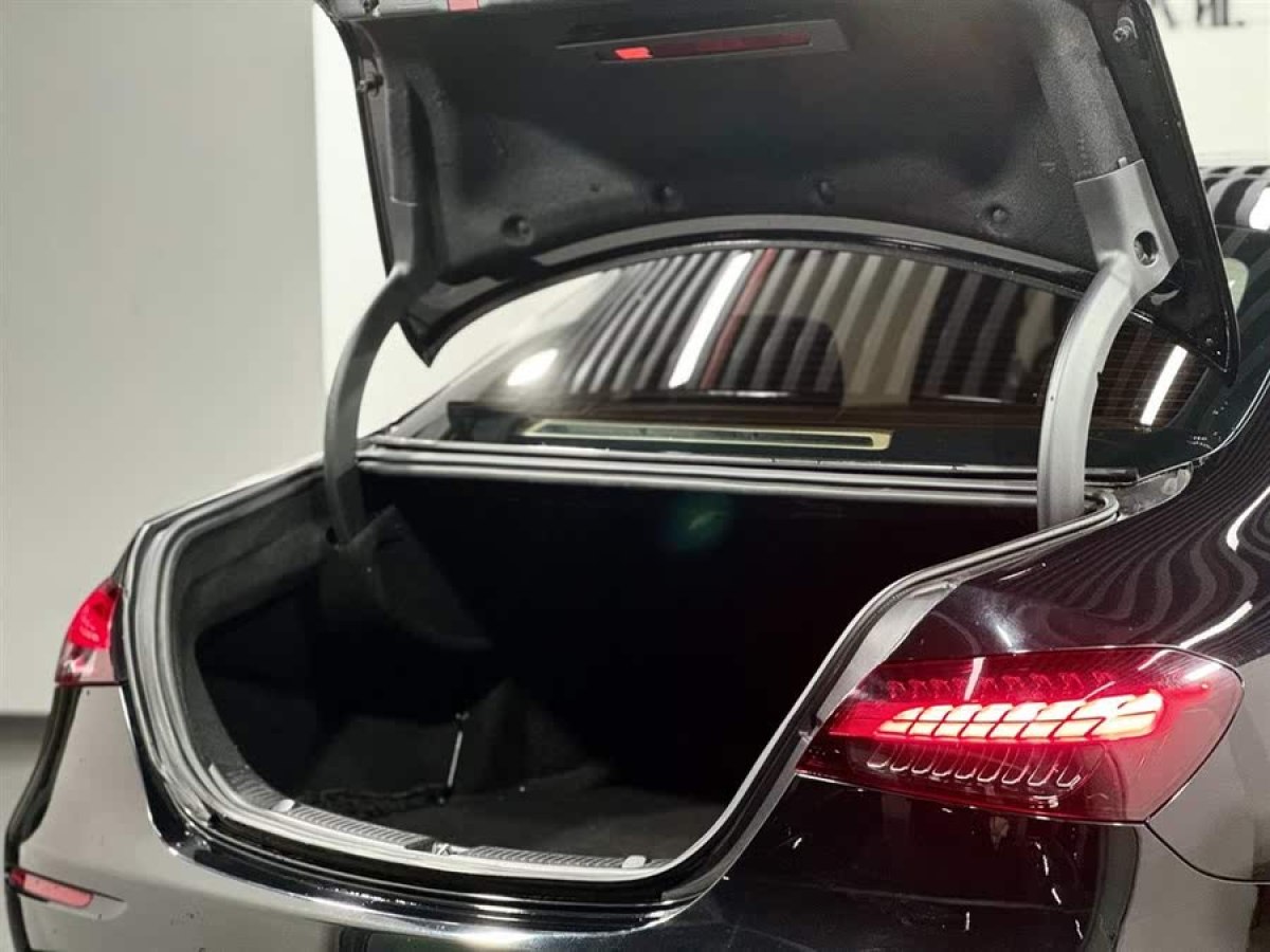 奔馳 奔馳E級(jí)  2021款 改款 E 300 L 時(shí)尚型圖片