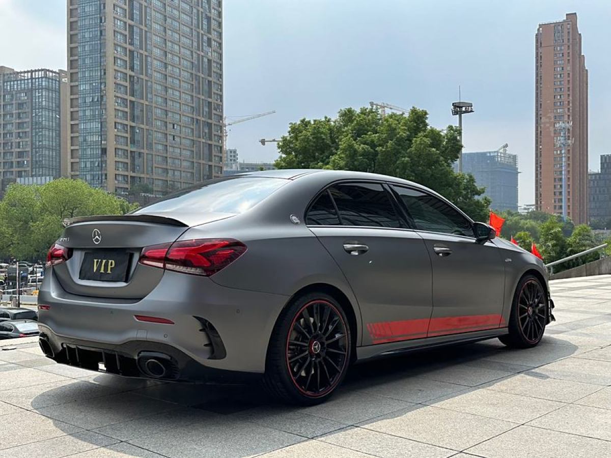 奔馳 奔馳A級AMG  2022款 AMG A 35 L 4MATIC 熾夜特別版圖片