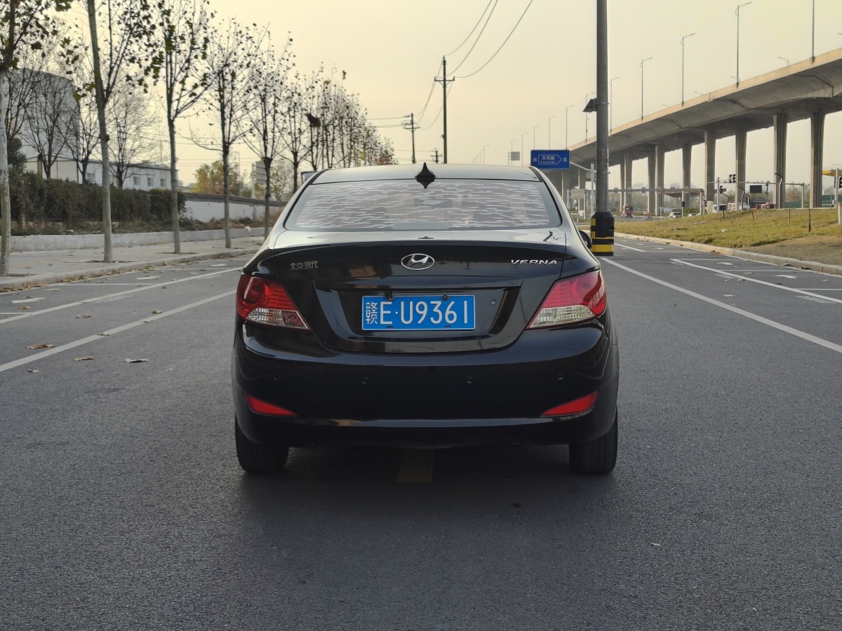 現(xiàn)代 瑞納  2011款 兩廂 1.4L 手動標準型GL圖片