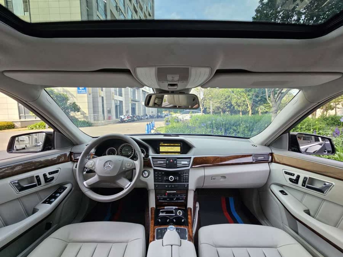 奔馳 奔馳E級  2011款 E 300 L 優(yōu)雅型圖片