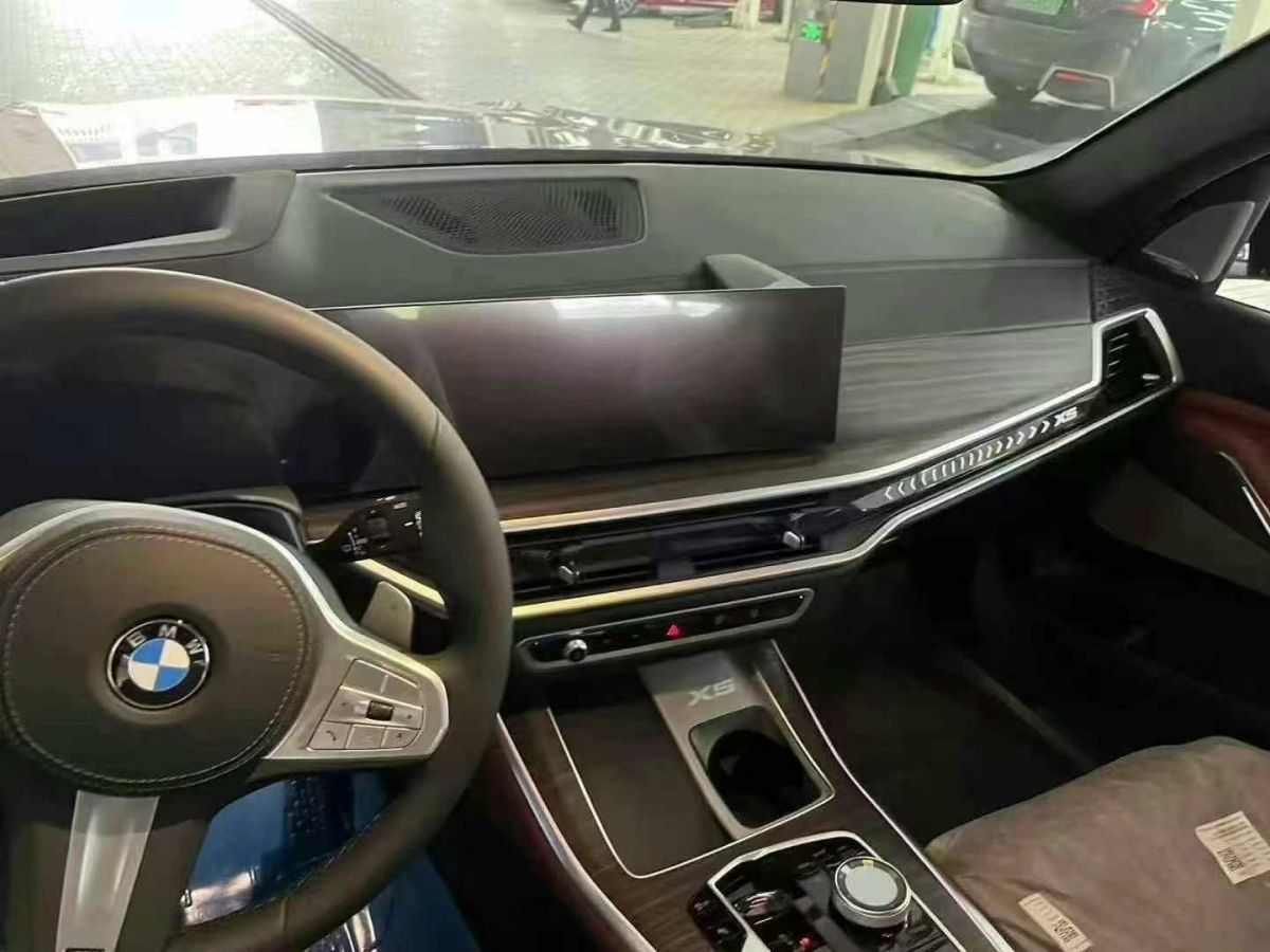 寶馬 寶馬X5  2024款 xDrive 40Li 尊享型黑焰限量版圖片